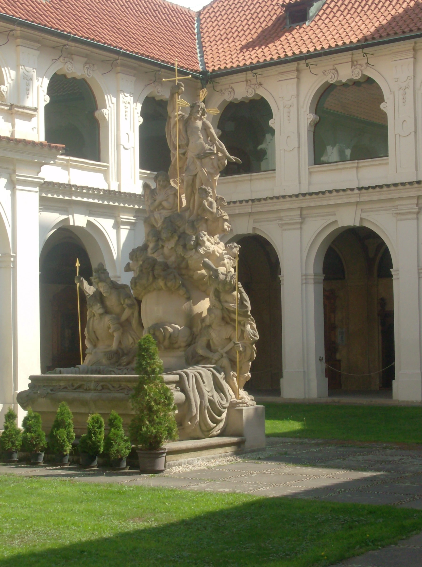 The Resurrection Of Christ fountain in the courtyard of Loreta monastery. Don't miss the diamond monstrance in the small treasury and the interior of the church. Photo GK